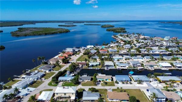 Island Harbors, 2822 Bruce St, Matlacha, Florida 33993, image 1