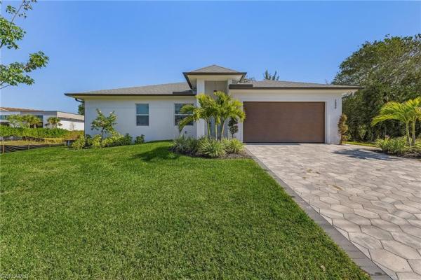 2499 Pine St, Naples, Florida 34112, image 2