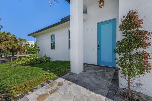 2499 Pine St, Naples, Florida 34112, image 1