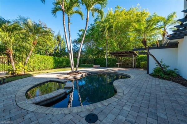 Naples Bath & Tennis Club, 1500 Bald Eagle Dr, Naples, Florida 34105, image 1