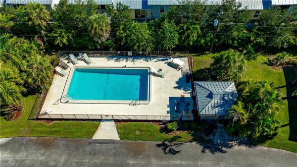 900 Henderson Creek Dr, Naples, Florida 34114, image 1