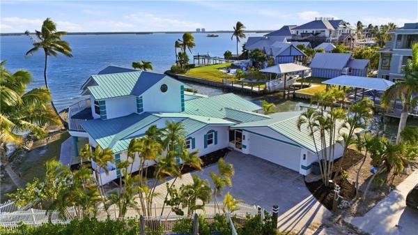 Santini Cross, 266 Curlew St, Fort Myers Beach, Florida 33931, image 1