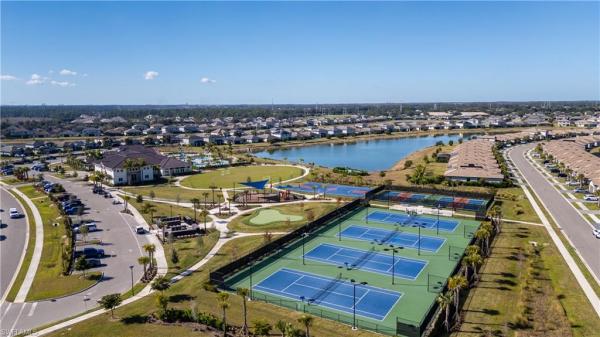 13805 S Pine Lodge Ln, Fort Myers, Florida 33913, image 2