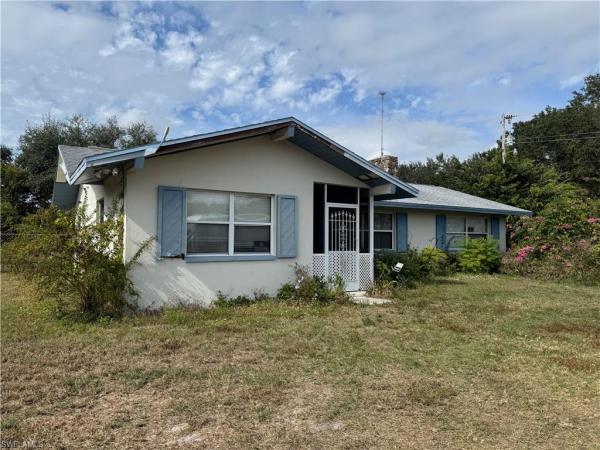 North Fort Myers No HOA, 1951 Valencia Dr, North Fort Myers, Florida 33917, image 2