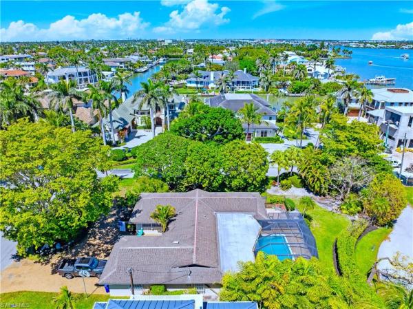 Aqualane Shores, 2125 Marina Dr, Naples, Florida 34102, image 3