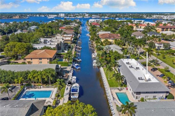 1686 Blue Point Ave, Naples, Florida 34102, image 1