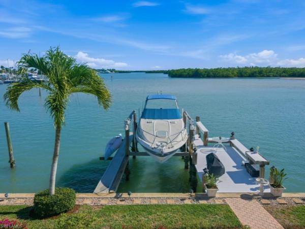 Isles Of Capri, 141 E Pago Pago Dr, Naples, Florida 34113, image 2