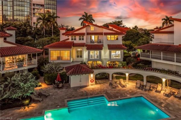 Villa Mare At Park Shore, 4705 Villa Mare Ln, Naples, Florida 34103, image 3