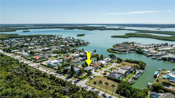 Isles Of Capri, 403 Grenada Ave, Naples, Florida 34113, image 1