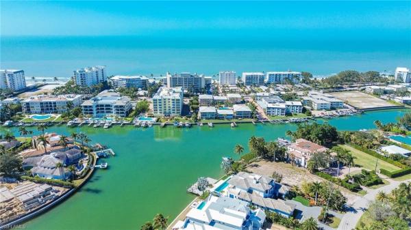 Ambassador Club, 1910 N Gulf Shore Blvd #312, Naples, Florida 34102, image 2