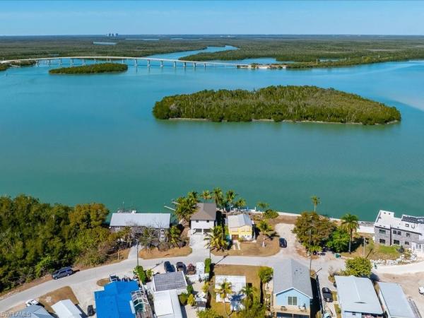 Goodland Heights, 232 N Harbor Pl, Goodland, Florida 34140, image 2