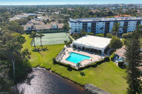 Villas Of Park Shore, 4062 Crayton Rd #F5, Naples, Florida 34103, image 2