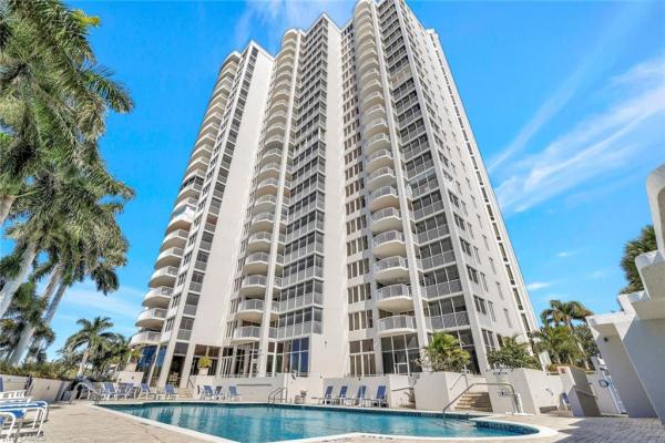 St Laurent At Pelican Bay, 6849 Grenadier Blvd, Naples, Florida 34108, image 2