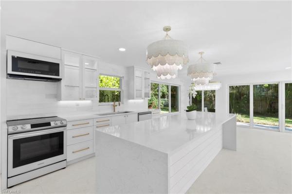 Royal Park Villas, 17 Knights Bridge Rd, Naples, Florida 34112, image 2