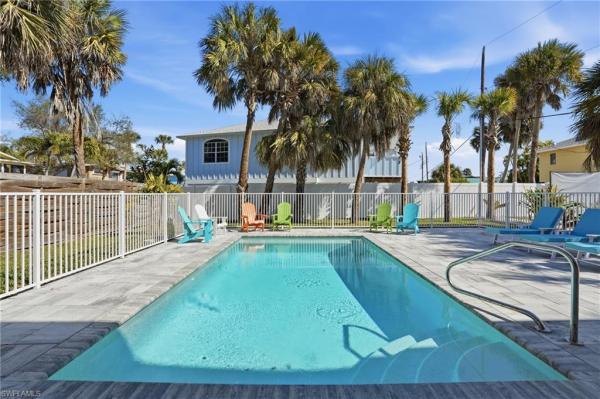 Lynns Highland Park, 3321 Estero Blvd, Fort Myers Beach, Florida 33931, image 3