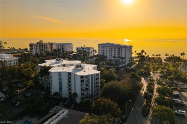 Del Mar Club, 1300 N Gulf Shore Blvd #102, Naples, Florida 34102, image 2