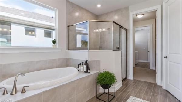 Stonewater, 571 Spring Hill Lake Loop, Cape Coral, Florida 33993, image 2