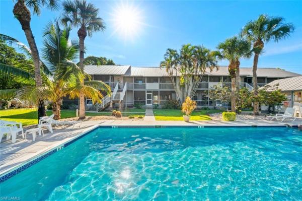 Intown Club, 1275 7th Ave N, Naples, Florida 34102, image 2