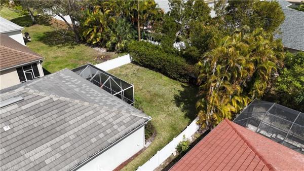 Laurel Lakes, 8300 Laurel Lakes Blvd, Naples, Florida 34119, image 2