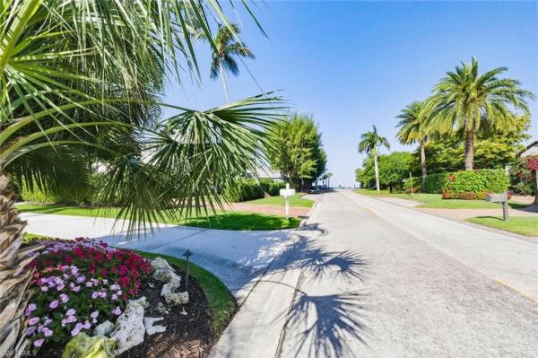 Olde Naples, 92 S 10th Ave, Naples, Florida 34102, image 1