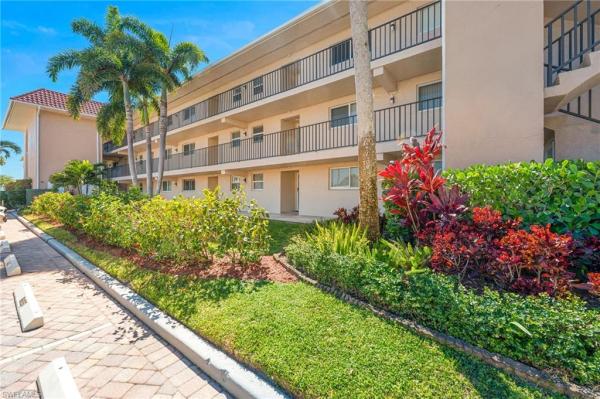 9 N High Point Cir #108, Naples, Florida 34103, image 1