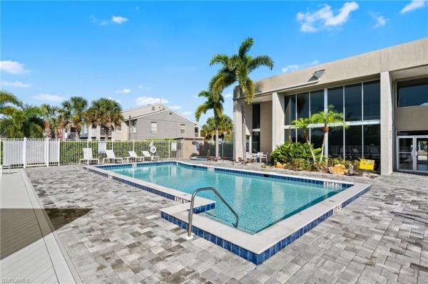 Granada Lakes, 201 Santa Clara Dr #13, Naples, Florida 34104, image 2