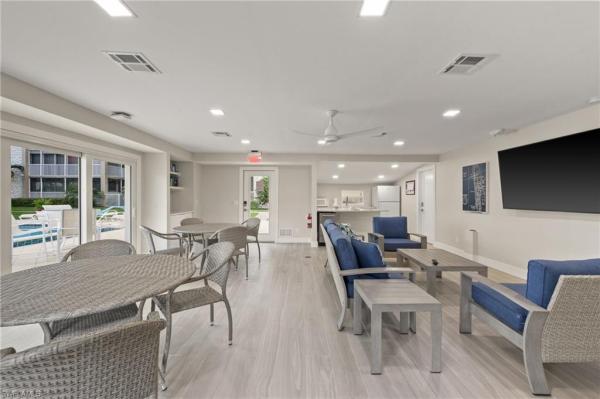 Windsor Court, 2880 N Gulf Shore Blvd #410, Naples, Florida 34103, image 2