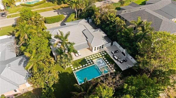 The Moorings, 1949 Alamanda Dr, Naples, Florida 34102, image 2