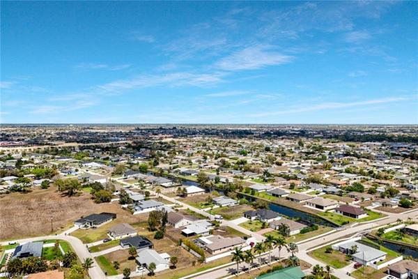 Cape Coral, 909 11th Ct, Cape Coral, Florida 33991, image 2