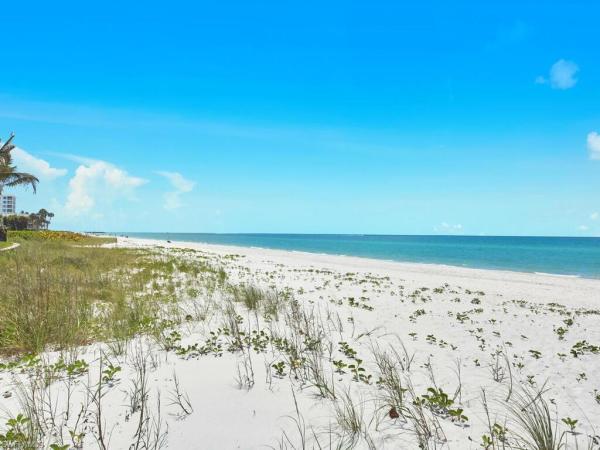The Martinique Club, 3003 N Gulf Shore Blvd #604, Naples, Florida 34103, image 3