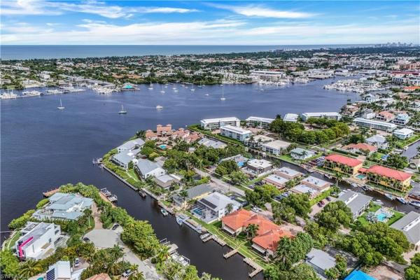 Oyster Bay, 1390 Chesapeake Ave, Naples, Florida 34102, image 3
