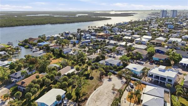 Cases, 123 Andre Mar Dr, Fort Myers Beach, Florida 33931, image 3