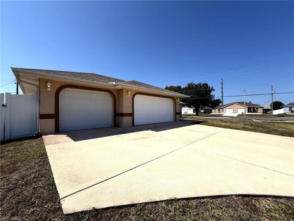Cape Coral Residential, 102 43rd Ln, Cape Coral, Florida 33904, image 2