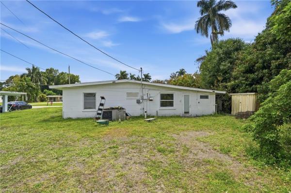Kline Manor, 78 Victoria Dr, North Fort Myers, Florida 33917, image 2
