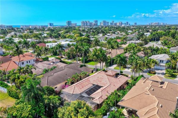 The Moorings, 672 Fairway Ter, Naples, Florida 34103, image 3