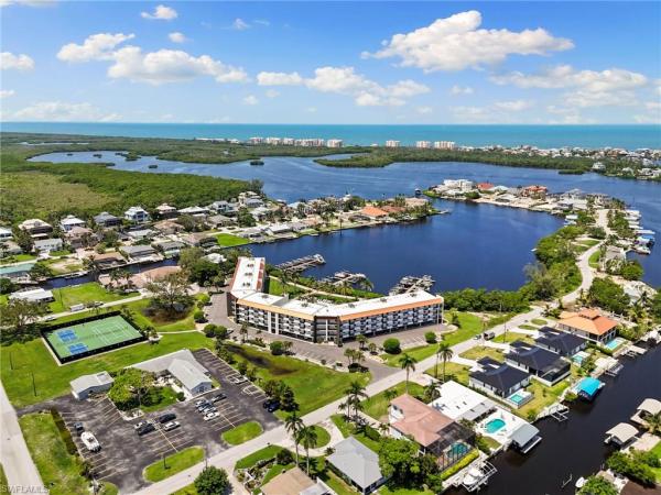 226 3rd St #303, Naples, Florida 34134, image 2