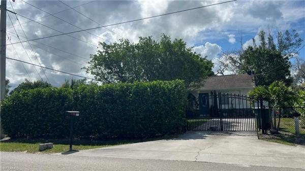 Naples Manor, 5374 Warren St, Naples, Florida 34113, image 3