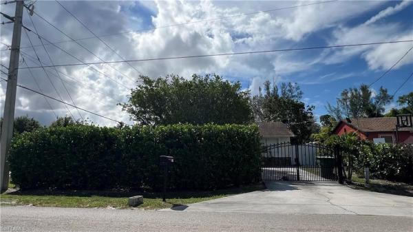 Naples Manor, 5374 Warren St, Naples, Florida 34113, image 2