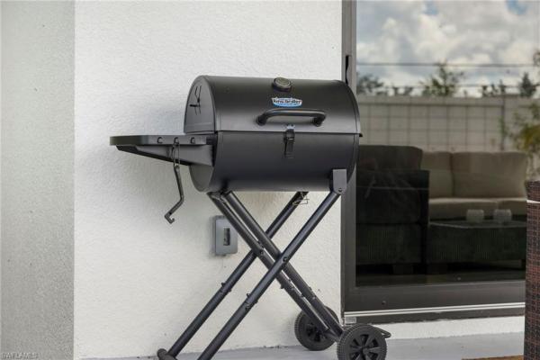 Hallendale, 3032 Woodside Ave, Naples, Florida 34112, image 2