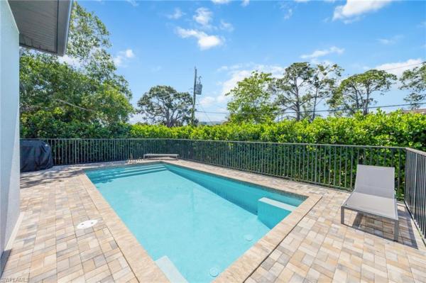 Naples Villas, 3552 Hibiscus Ave, Naples, Florida 34104, image 2