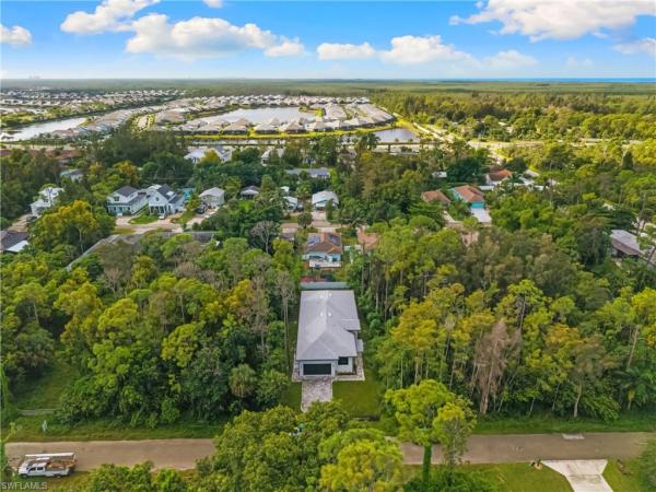 Hallendale, 3012 Pine Tree Dr, Naples, Florida 34112, image 3