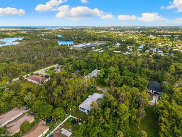 Hallendale, 3012 Pine Tree Dr, Naples, Florida 34112, image 2