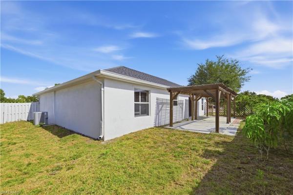 Tropic Isles, 1082 Ridgeway Dr, North Fort Myers, Florida 33903, image 2