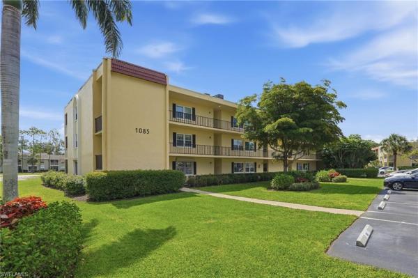 1085 Forest Lakes Dr #8102, Naples, Florida 34105, image 2