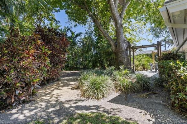 Park Shore, 587 Parkwood Ln, Naples, Florida 34103, image 3