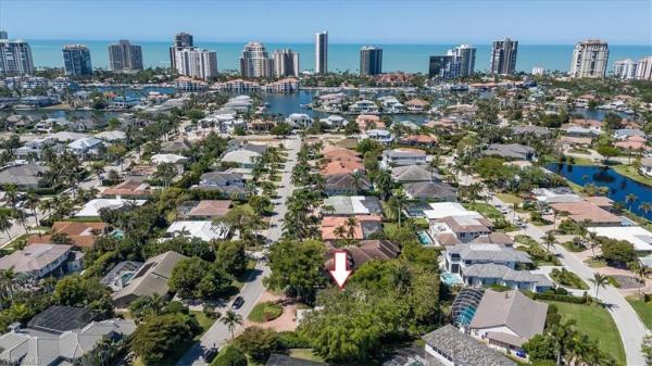 Park Shore, 587 Parkwood Ln, Naples, Florida 34103, image 1