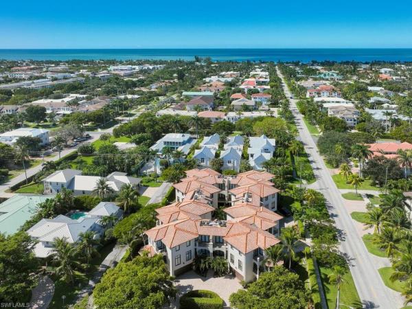 692 S 10th Ave, Naples, Florida 34102, image 1