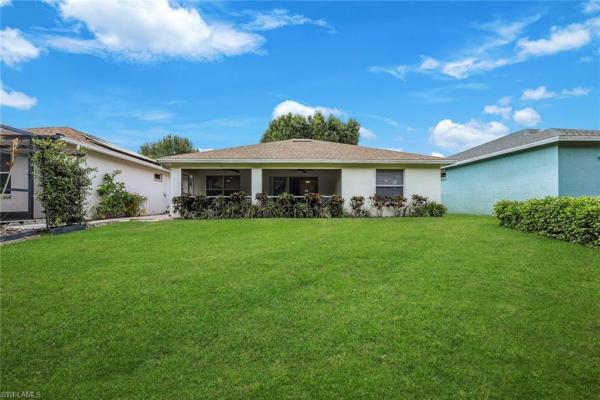 Maplewood, 156 Stanhope Cir, Naples, Florida 34104, image 2