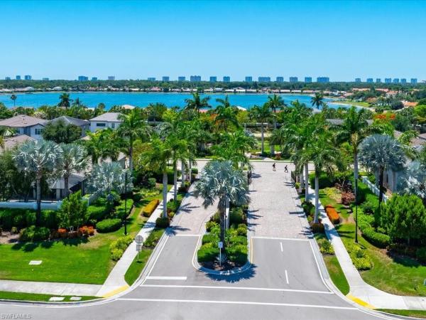 Avery Square, 7225 Wilton Dr, Naples, Florida 34109, image 3