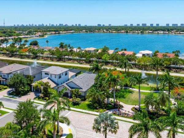 Avery Square, 7225 Wilton Dr, Naples, Florida 34109, image 2
